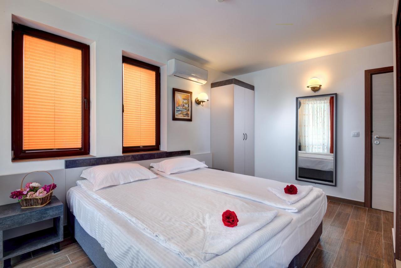 Panorama Blue Family Hotel And Free Parking Nesebar Buitenkant foto