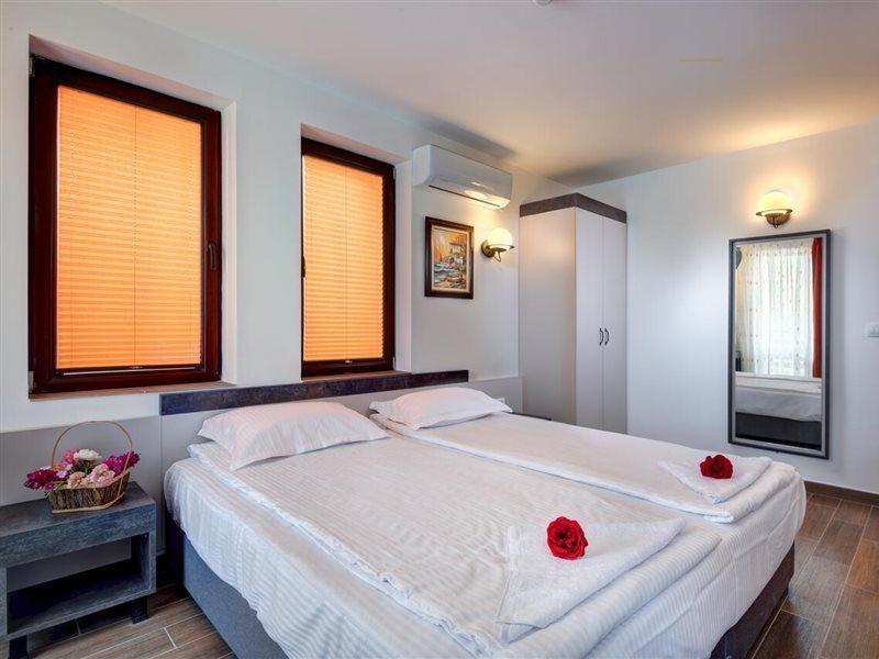 Panorama Blue Family Hotel And Free Parking Nesebar Buitenkant foto