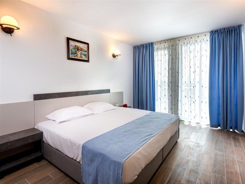 Panorama Blue Family Hotel And Free Parking Nesebar Buitenkant foto
